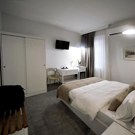 Konak Rooms L Skanderbeg Square Tirana Bagian luar foto