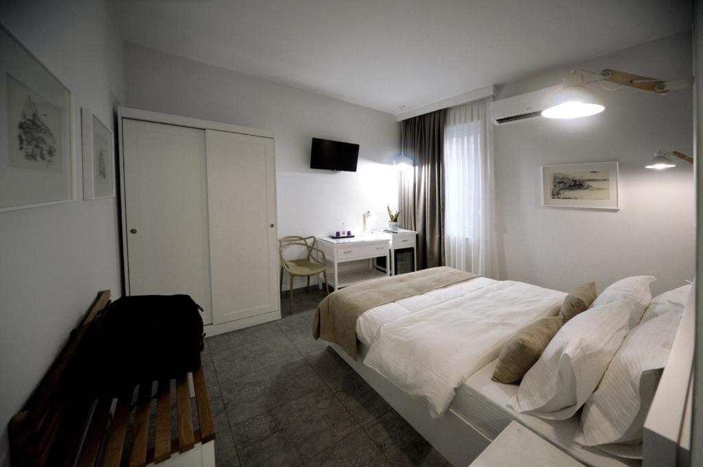 Konak Rooms L Skanderbeg Square Tirana Bagian luar foto