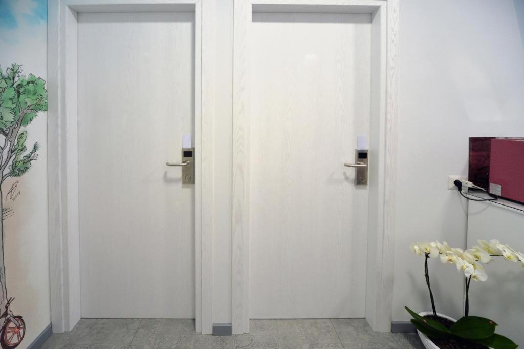 Konak Rooms L Skanderbeg Square Tirana Bagian luar foto