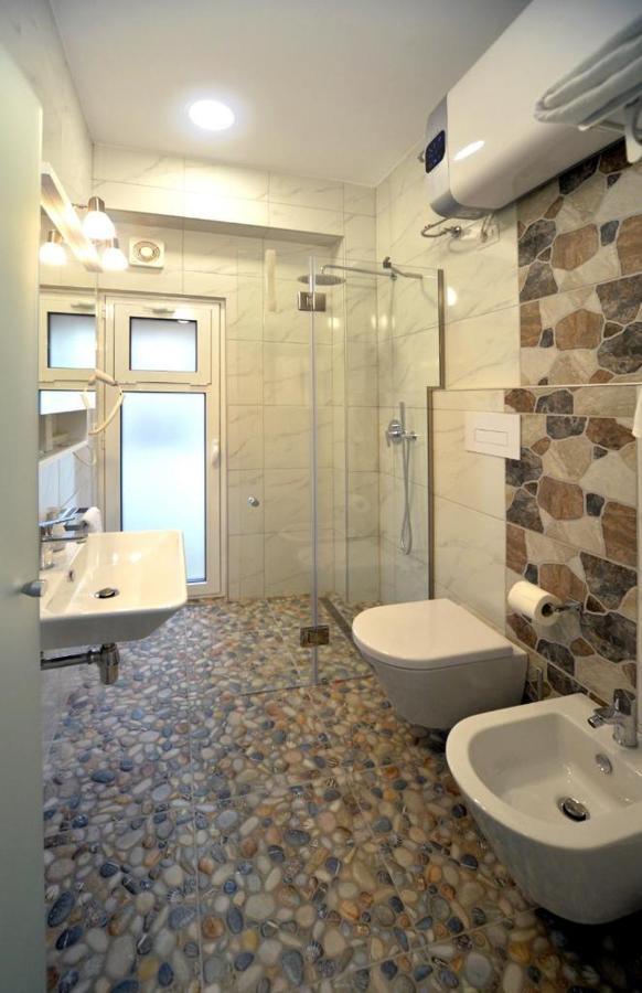 Konak Rooms L Skanderbeg Square Tirana Bagian luar foto