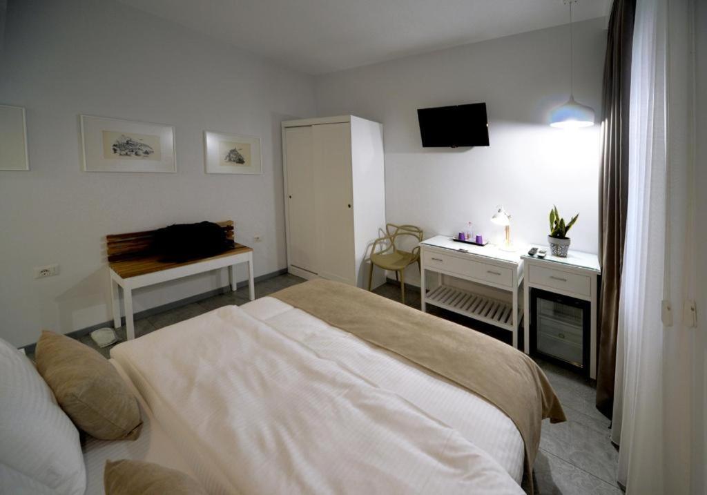 Konak Rooms L Skanderbeg Square Tirana Bagian luar foto